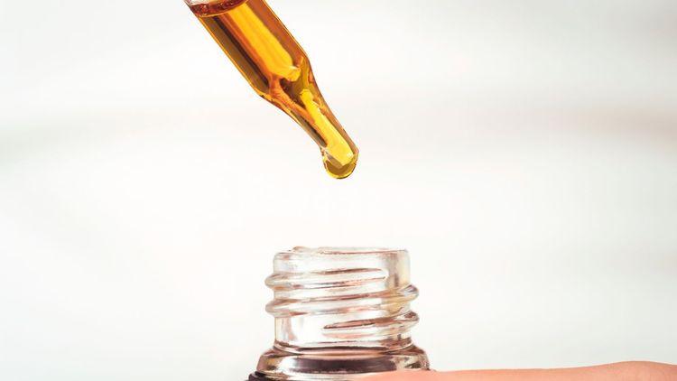 Collagen nước là gì? Review 10+ nước uống Collagen hot nhất 2022