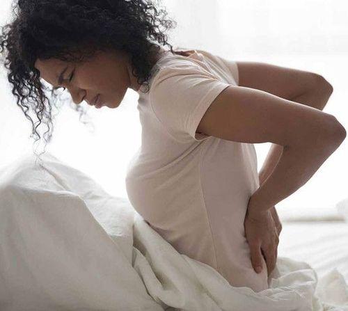 Chăm sóc mẹ bầu: Đau lưng sau sinh và phương pháp giảm đau hiệu quả